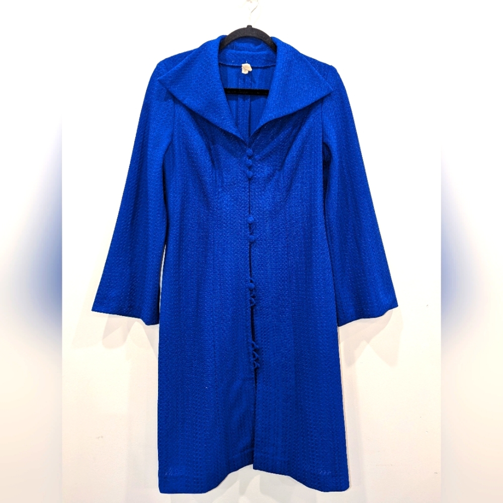 STUNNING Navy Vintage coat. Thrifted it in Ireland 🤯